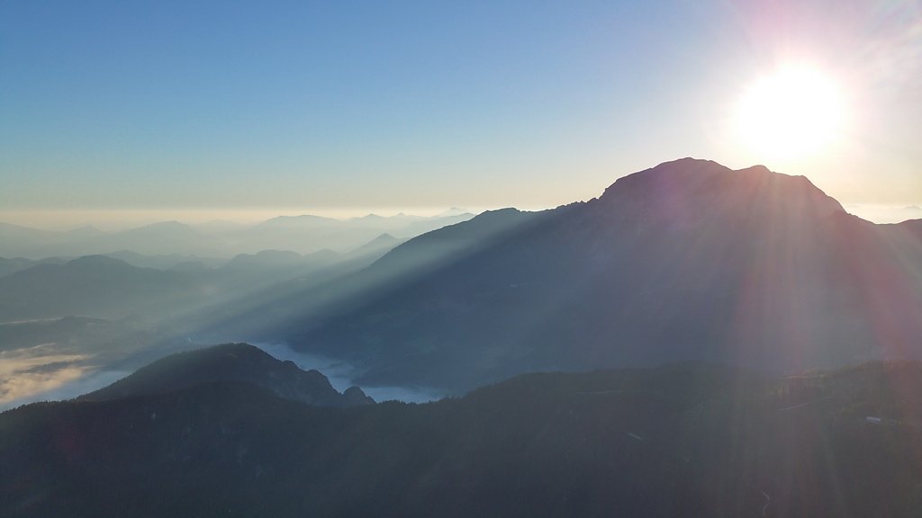 Sonnenaufgang am Watzmannhaus